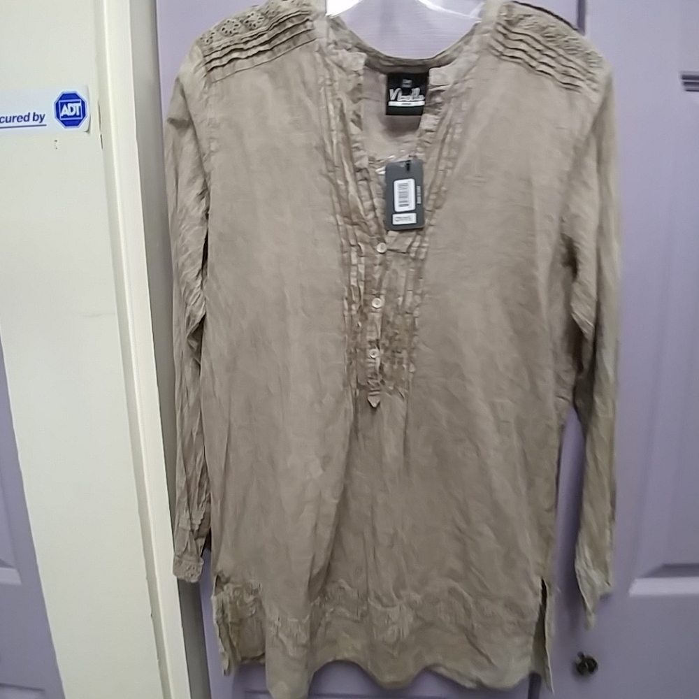 Noelle long sleeve shirt size small